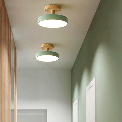 Plafondlamp Scandinavisch met Ronde Kap en Houten Basis