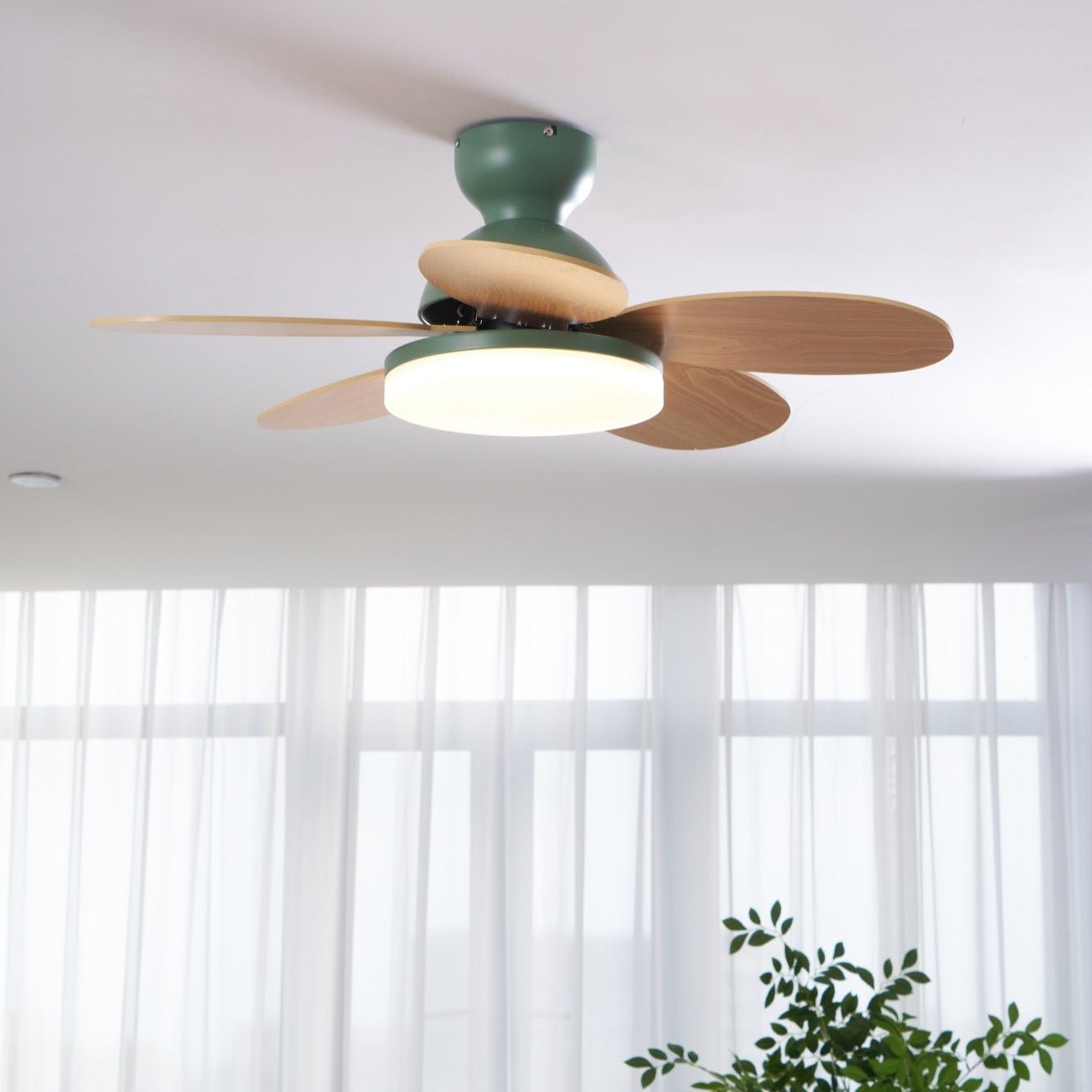 Plafondventilator met Lamp Bloembladdesign DC Motor 6 Snelheden