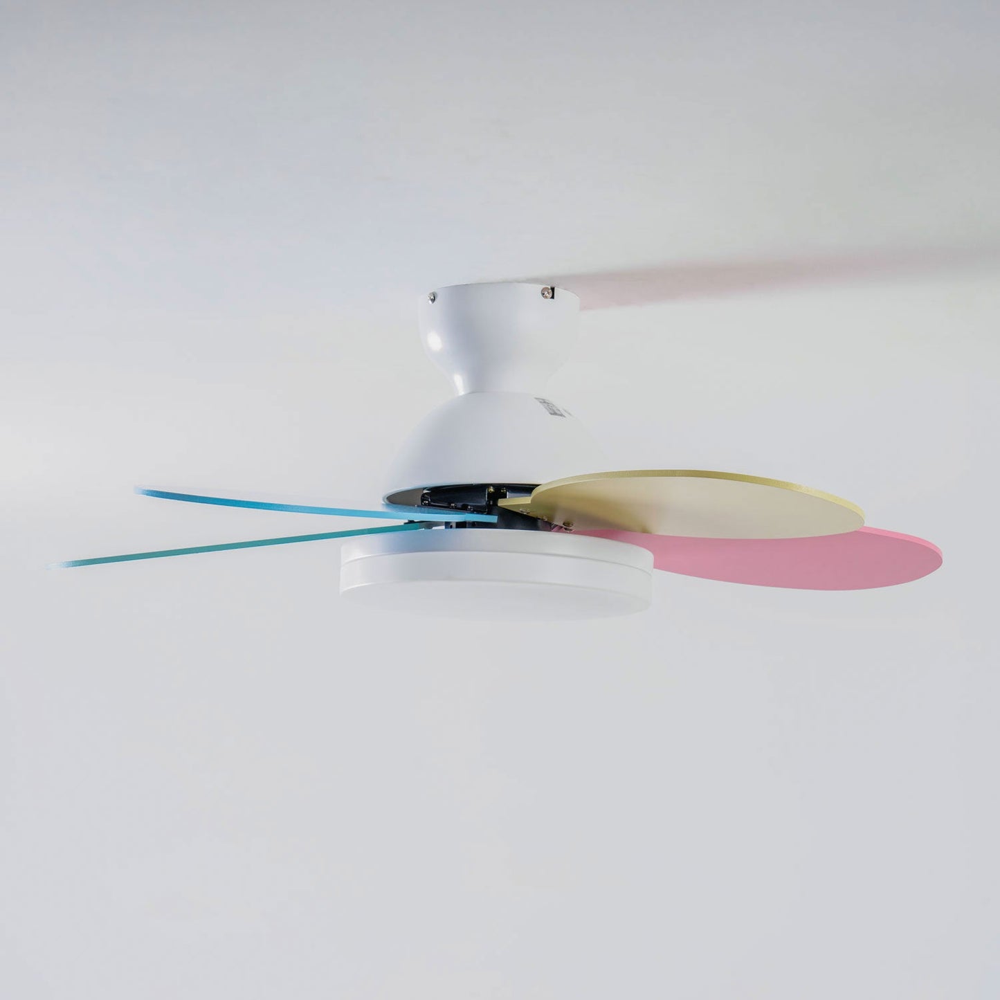 Plafondventilator met Lamp Bloembladdesign DC Motor 6 Snelheden