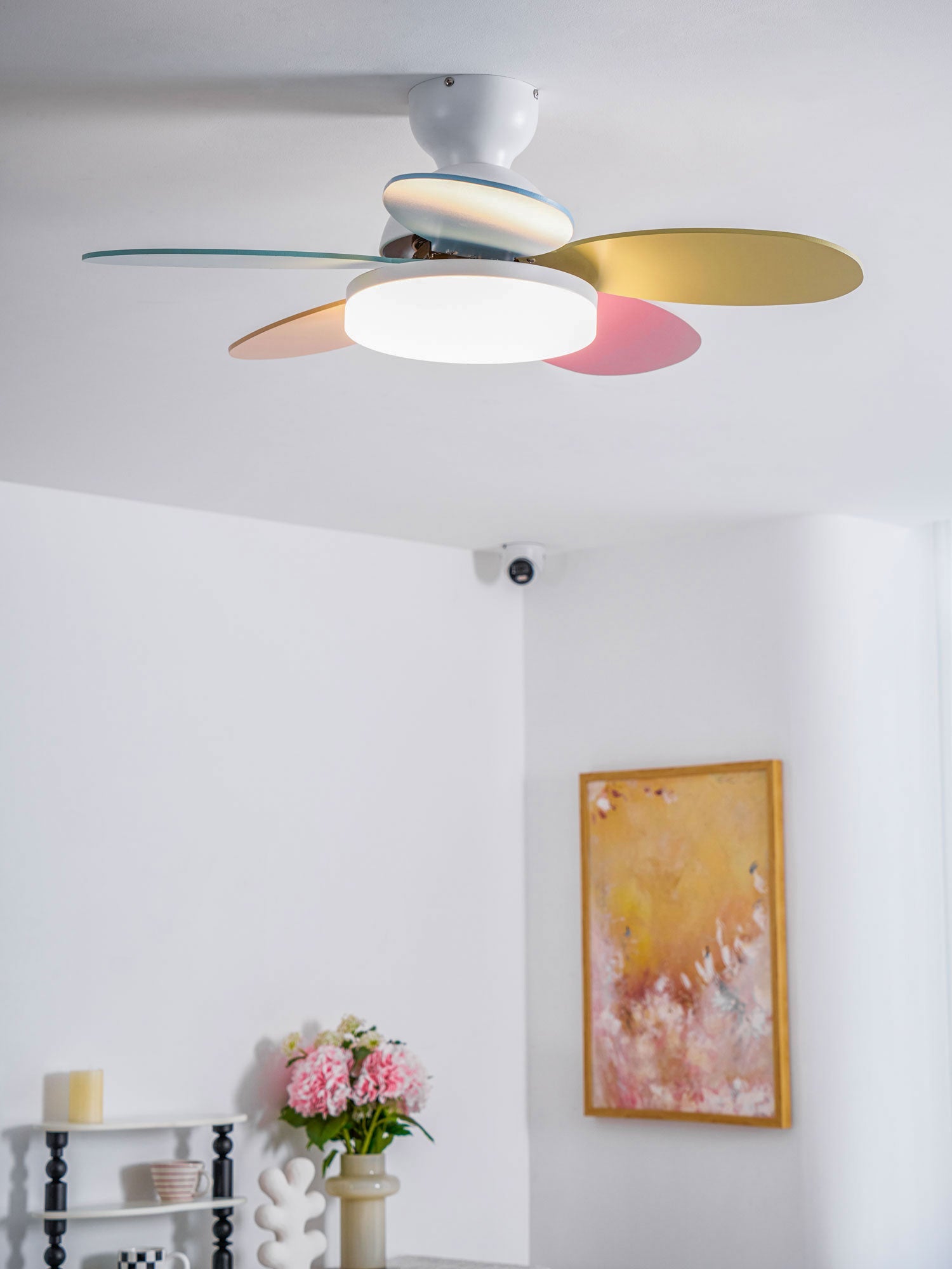 Plafondventilator met Lamp Bloembladdesign DC Motor 6 Snelheden