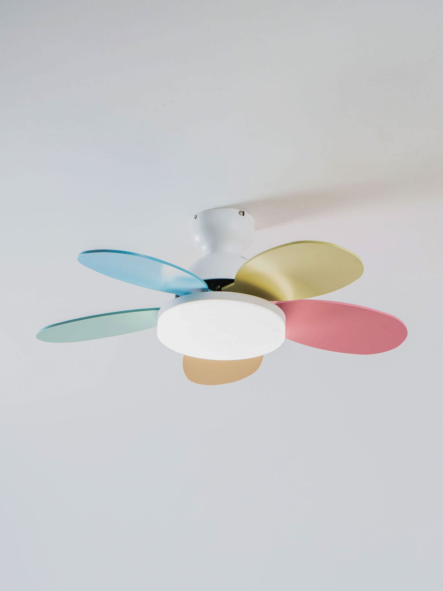 Plafondventilator met Lamp Bloembladdesign DC Motor 6 Snelheden