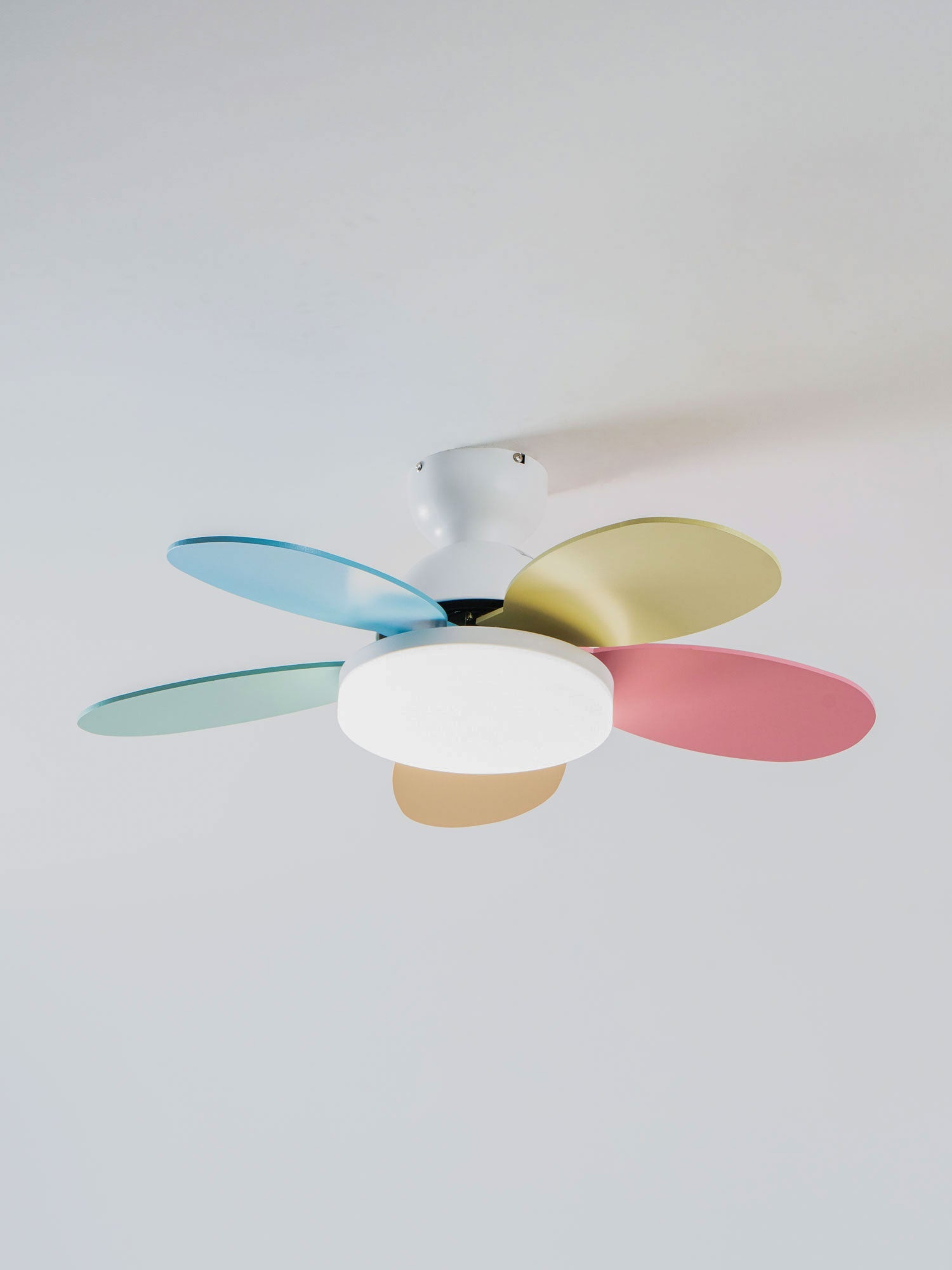 Plafondventilator met Lamp Bloembladdesign DC Motor 6 Snelheden