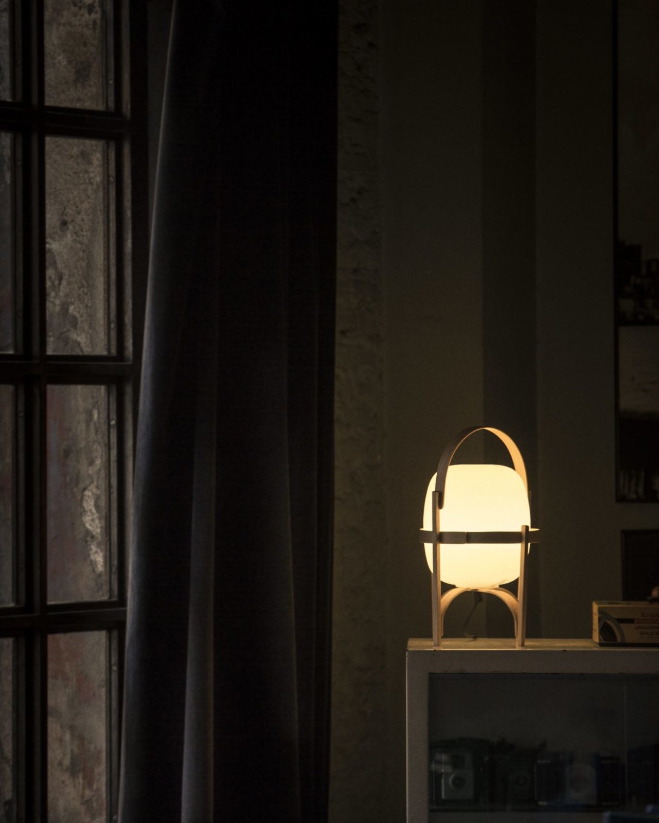 Tafellamp Lantaarn Scandinavisch met Glazen Bol en Houten Frame