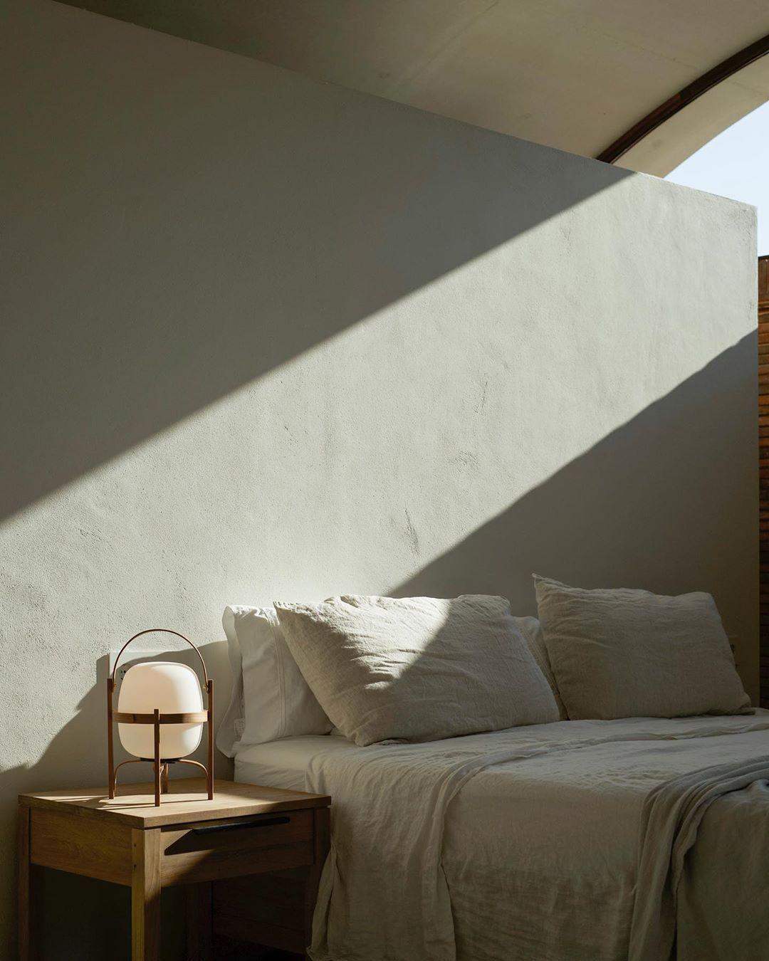 Tafellamp Lantaarn Scandinavisch met Glazen Bol en Houten Frame