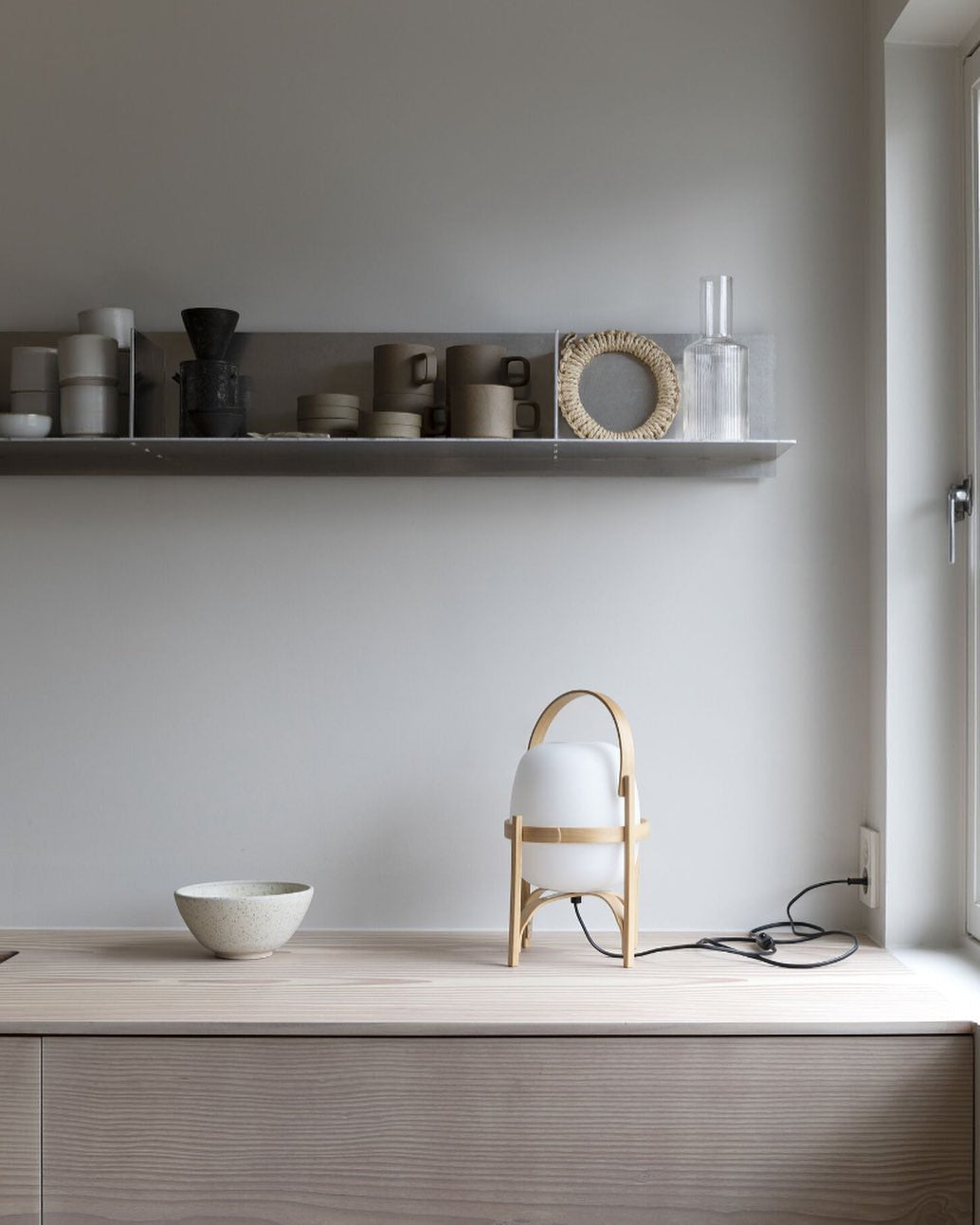 Tafellamp Lantaarn Scandinavisch met Glazen Bol en Houten Frame