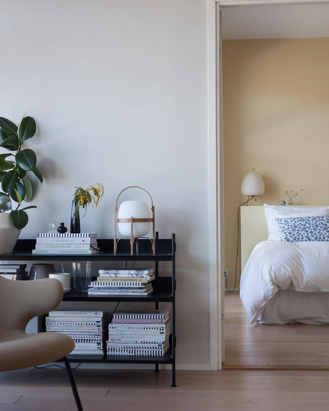 Tafellamp Lantaarn Scandinavisch met Glazen Bol en Houten Frame