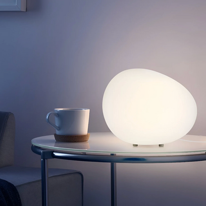 Tafellamp Minimalistisch met Organische Kiezelvorm en Frosted Glas