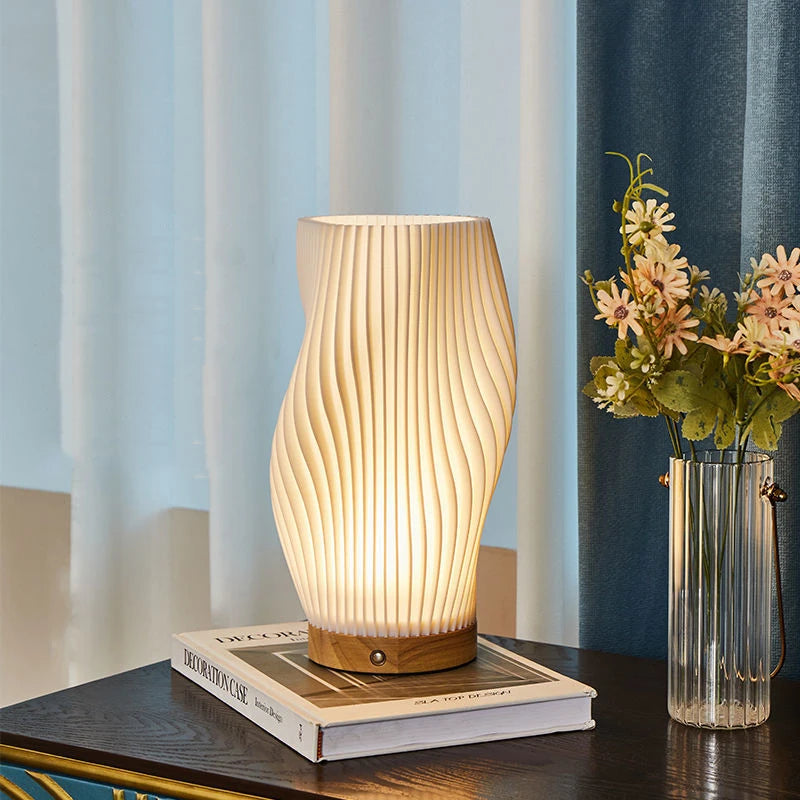 Tafellamp Scandinavisch met Golvende Kap en Dimbare LED Verlichting