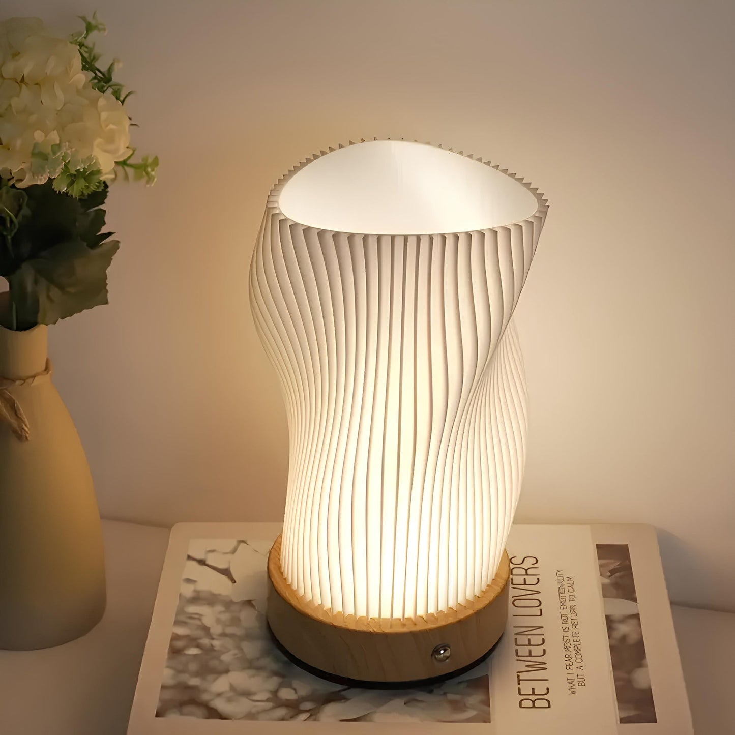 Tafellamp Scandinavisch met Golvende Kap en Dimbare LED Verlichting