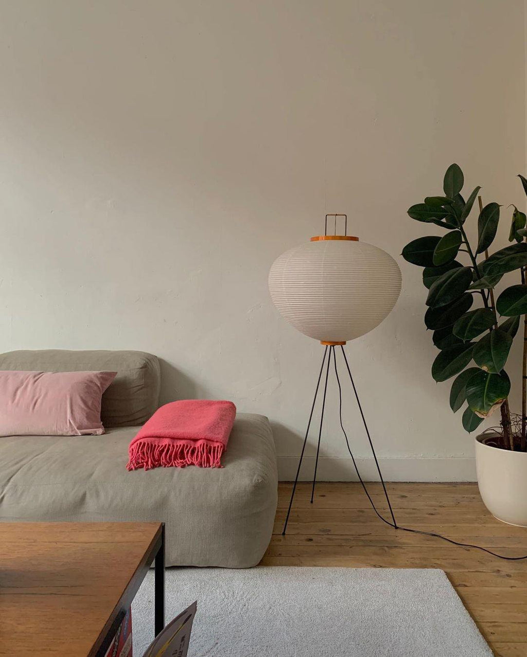 Vloerlamp Japandi Stijl met Rijstpapieren Kap en Driepoot Statief