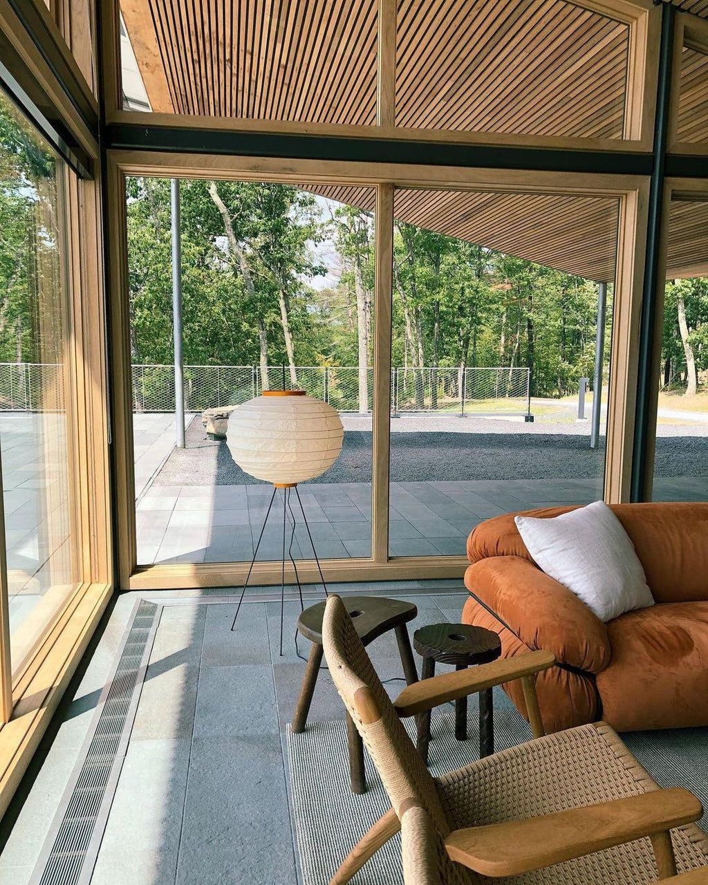 Vloerlamp Japandi Stijl met Rijstpapieren Kap en Driepoot Statief