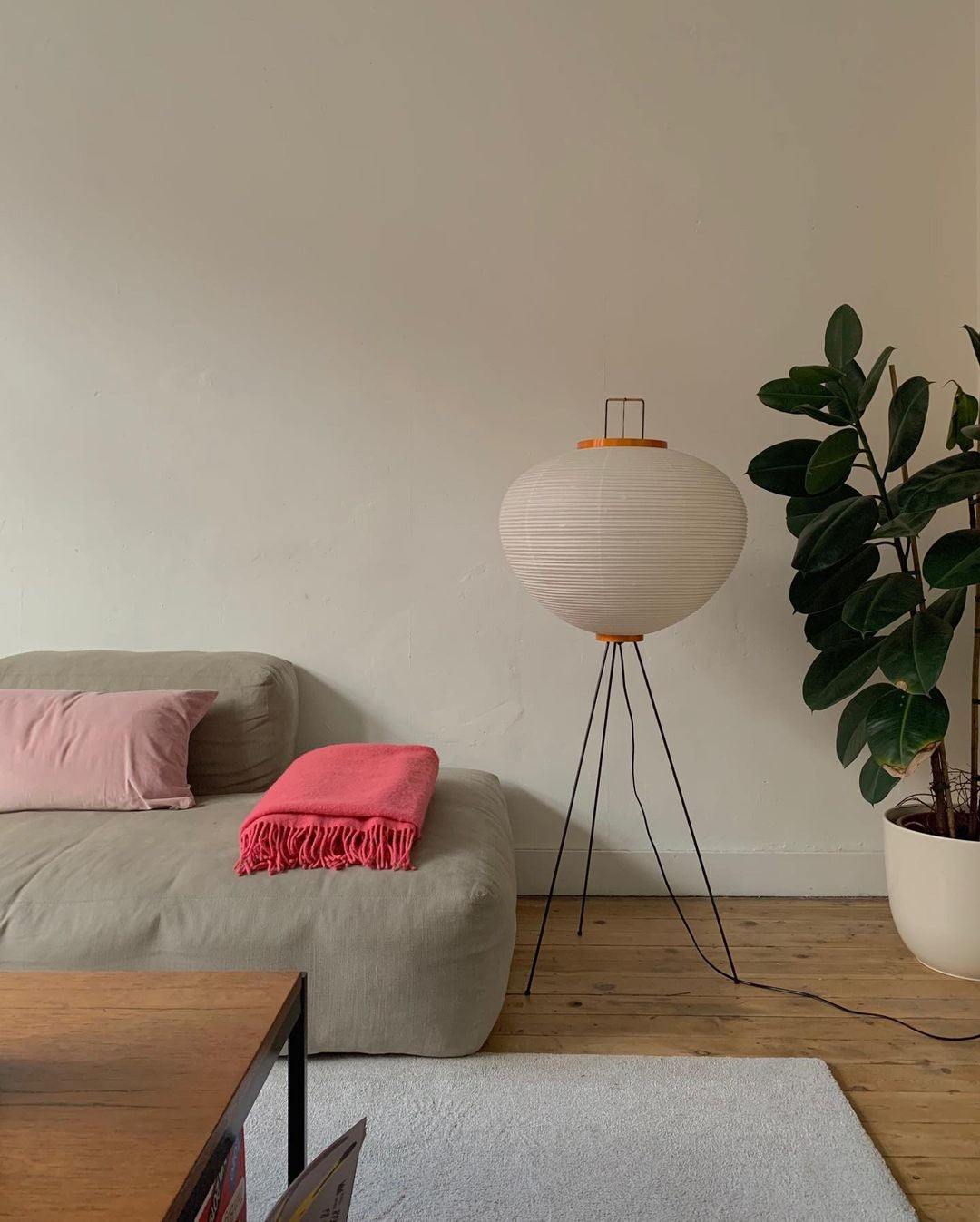 Vloerlamp Japandi Stijl met Rijstpapieren Kap en Driepoot Statief