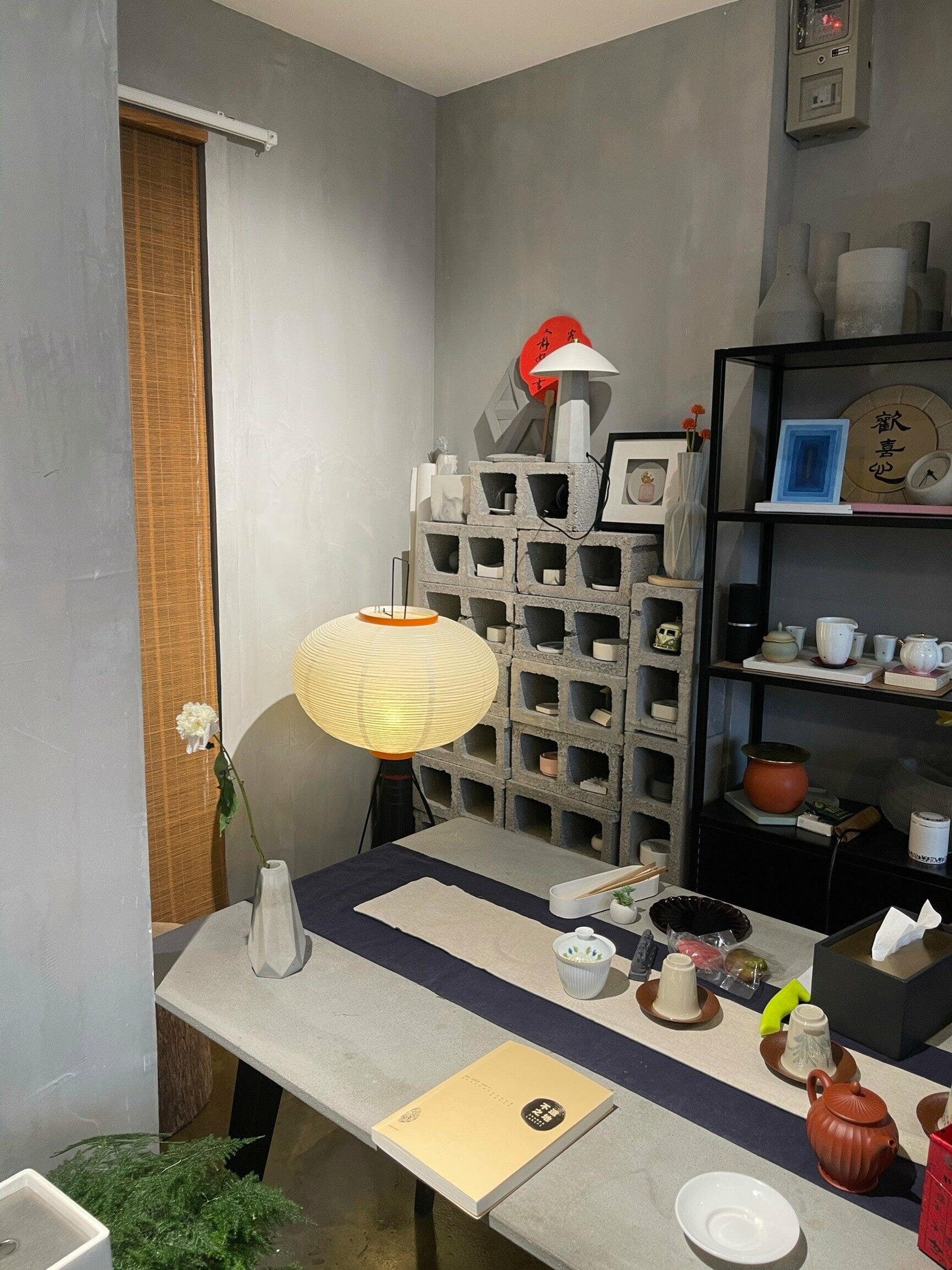 Vloerlamp Japandi Stijl met Rijstpapieren Kap en Driepoot Statief