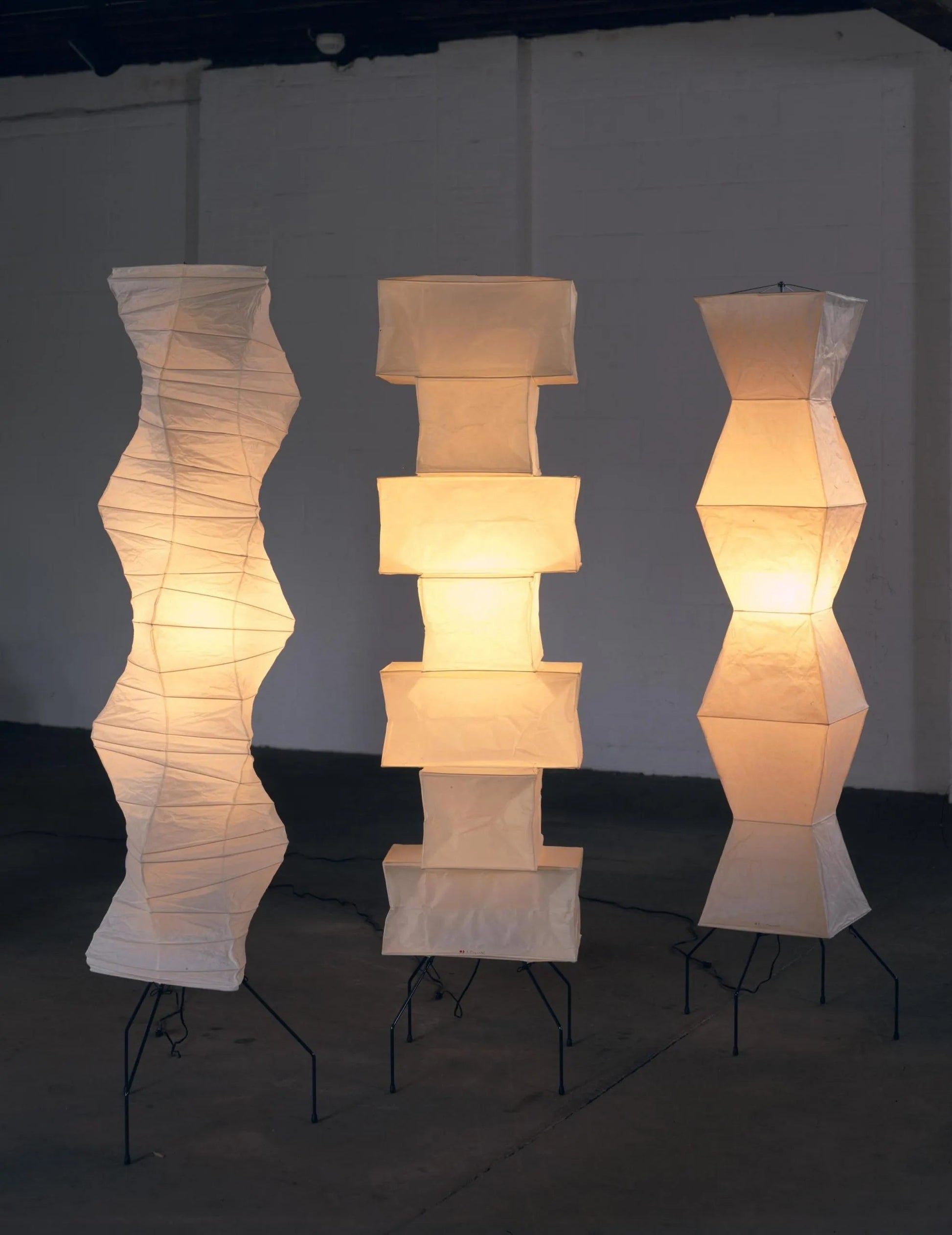 Vloerlamp Japandi Stijl met Rijstpapieren Kap en Driepoot Statief