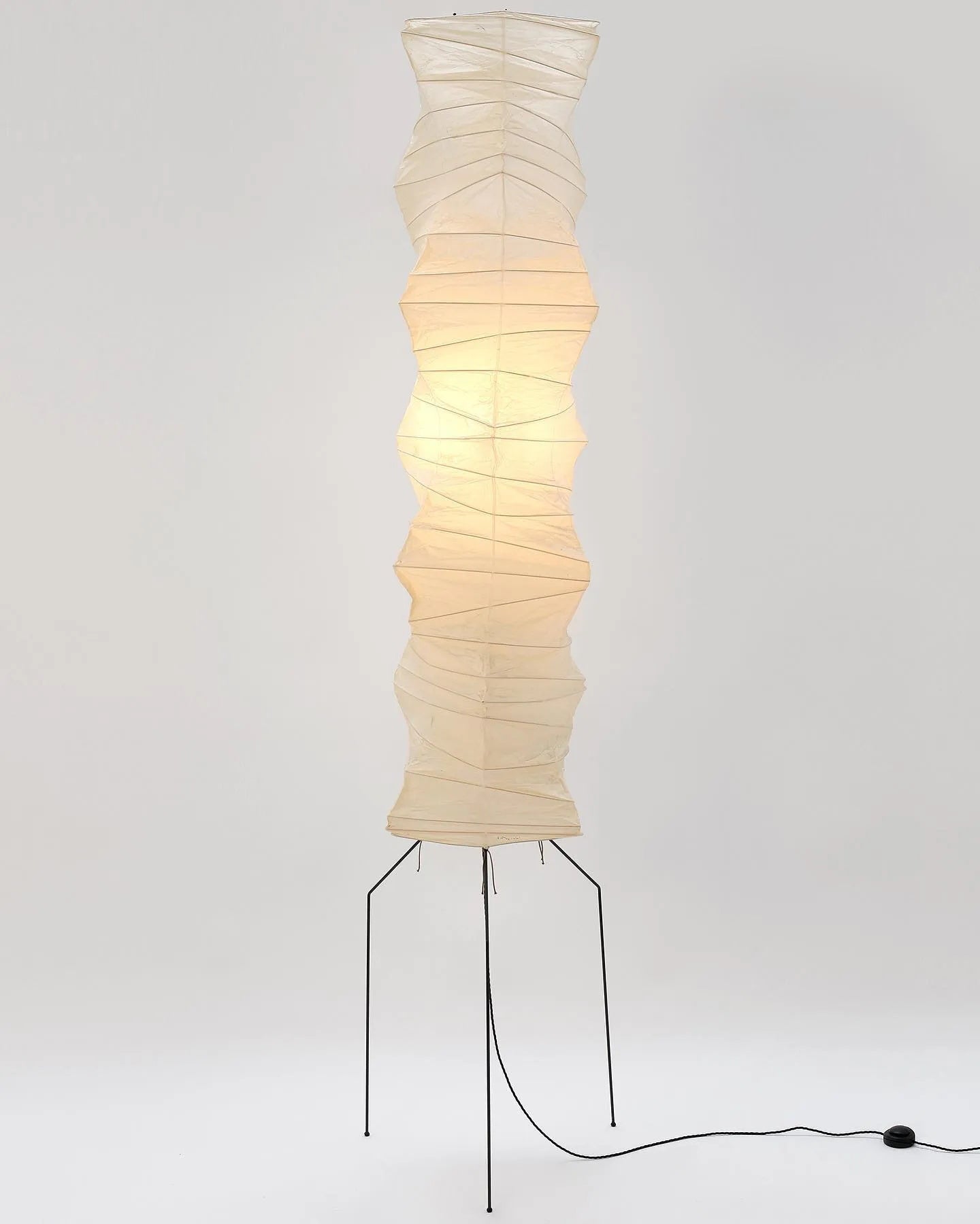 Vloerlamp Japandi Stijl met Rijstpapieren Kap en Driepoot Statief