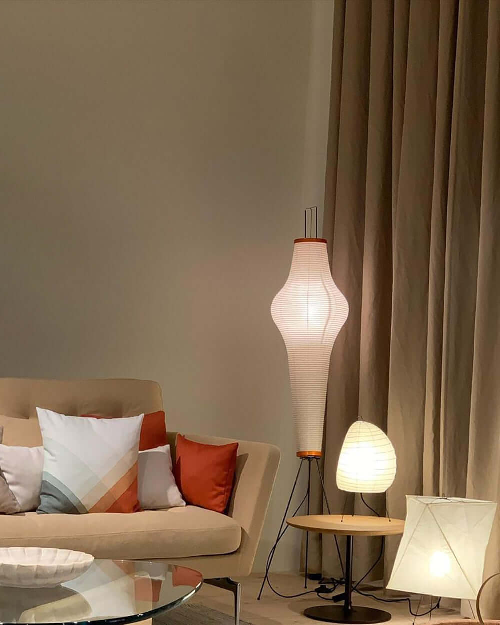 Vloerlamp Japandi Stijl met Rijstpapieren Kap en Driepoot Statief