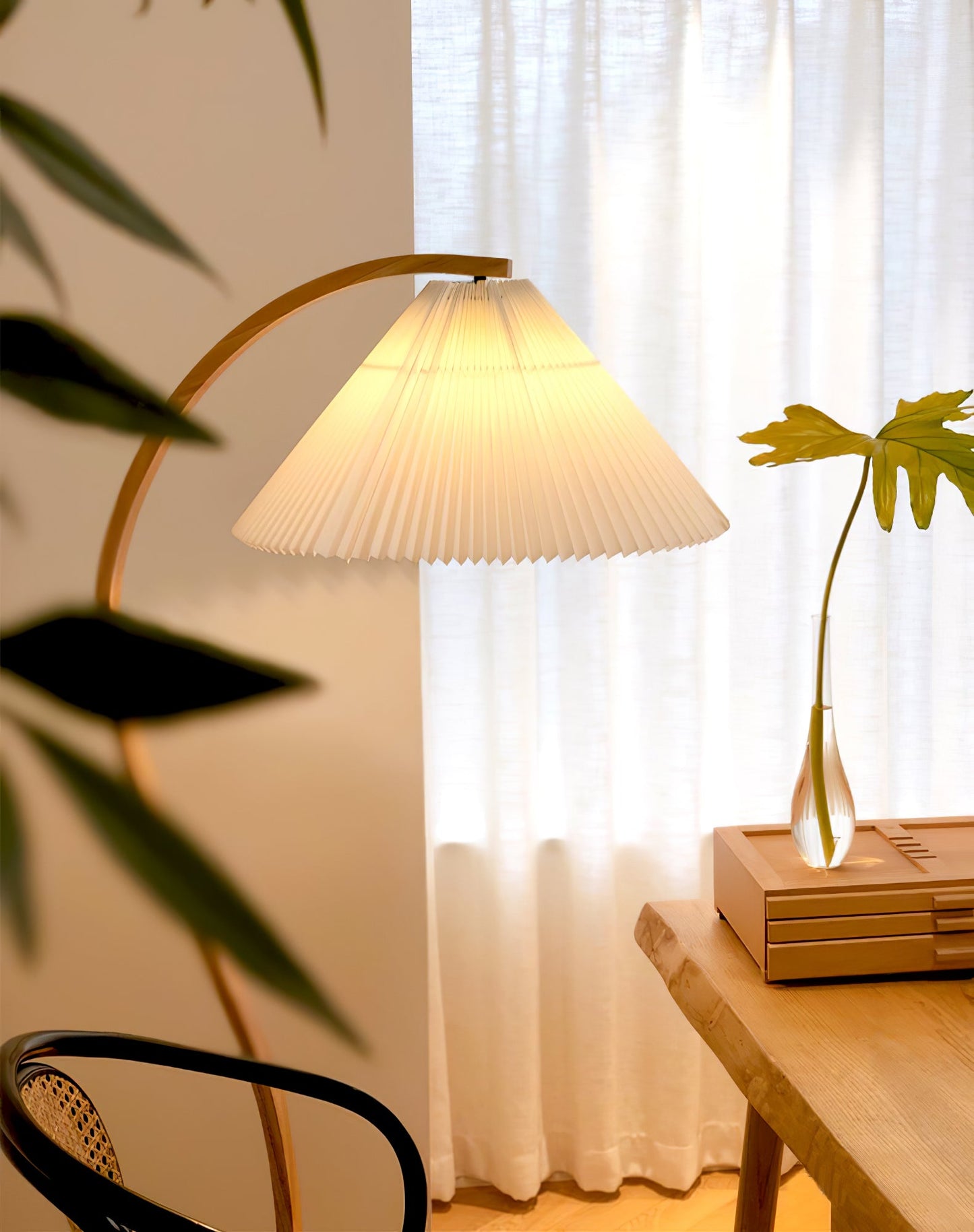 Vloerlamp Scandinavisch met Geplisseerde Kap en Boogvorm