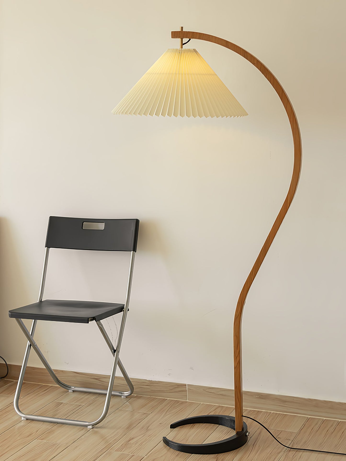 Vloerlamp Scandinavisch met Geplisseerde Kap en Boogvorm