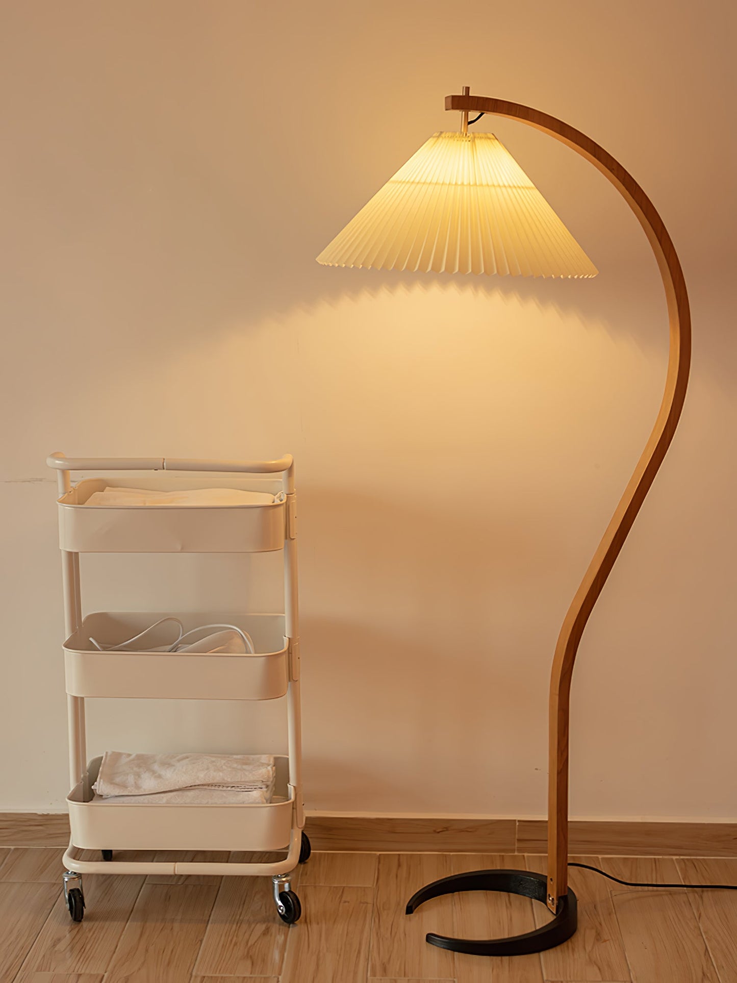 Vloerlamp Scandinavisch met Geplisseerde Kap en Boogvorm