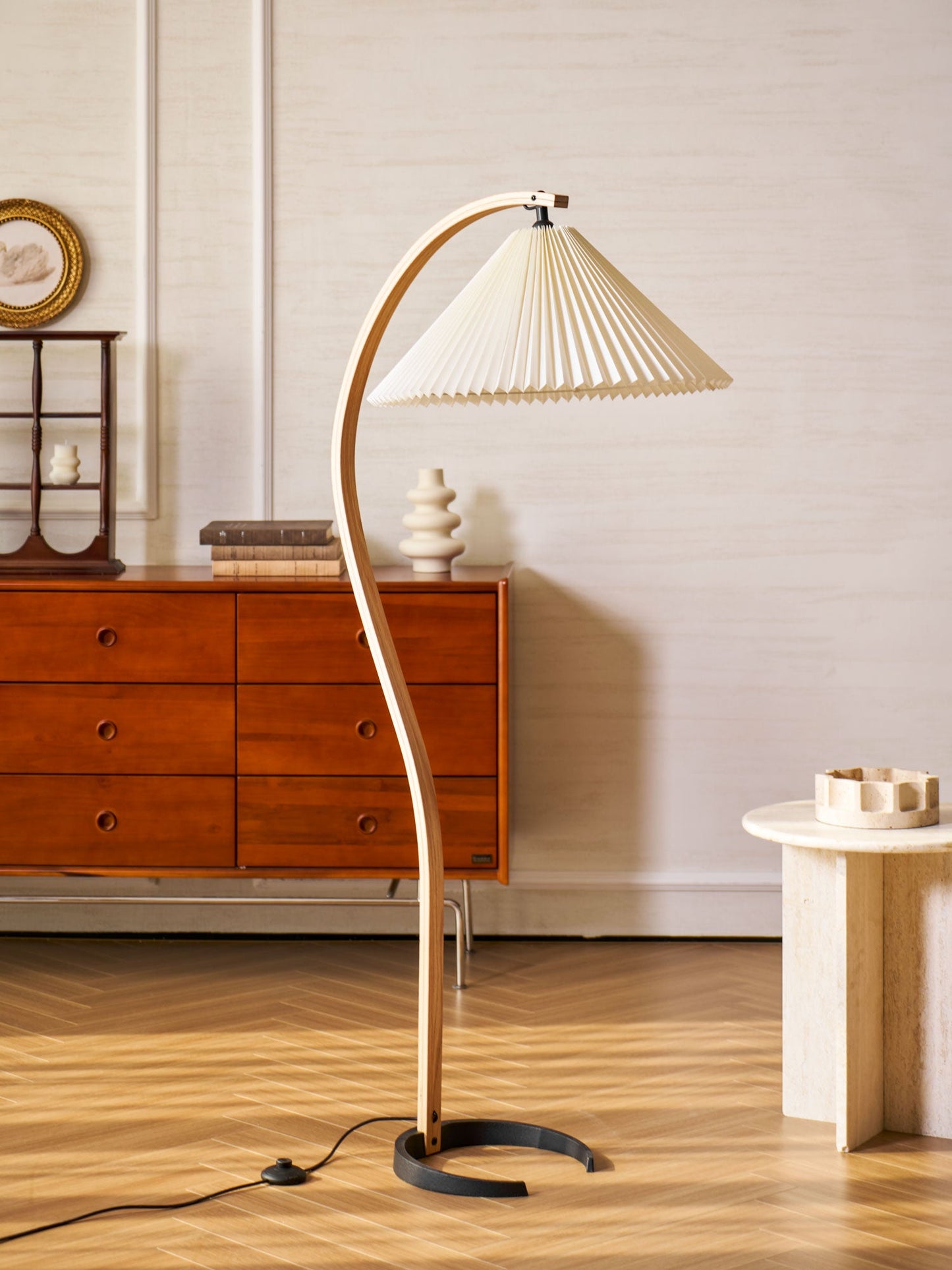 Vloerlamp Scandinavisch met Geplisseerde Kap en Boogvorm