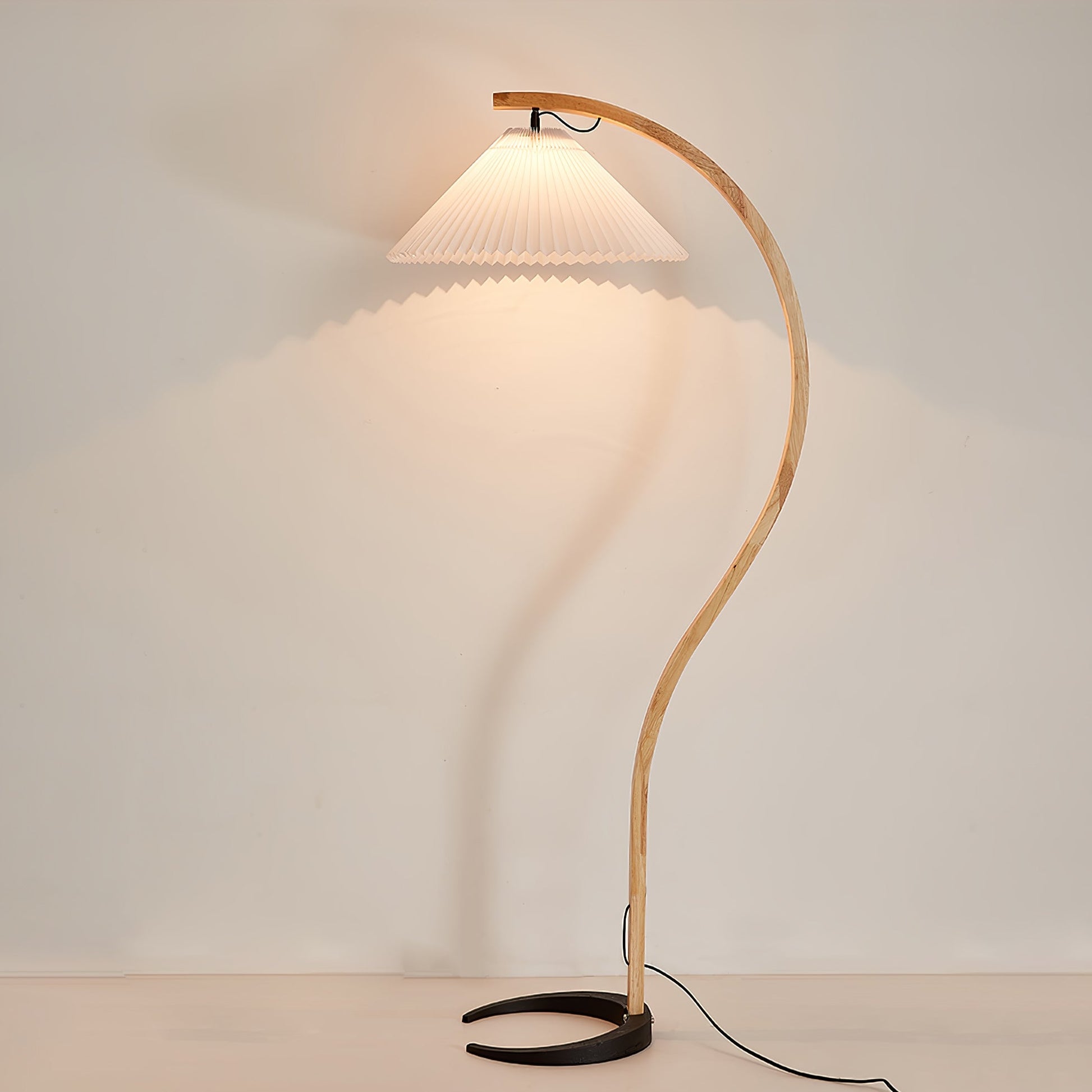 Vloerlamp Scandinavisch met Geplisseerde Kap en Boogvorm