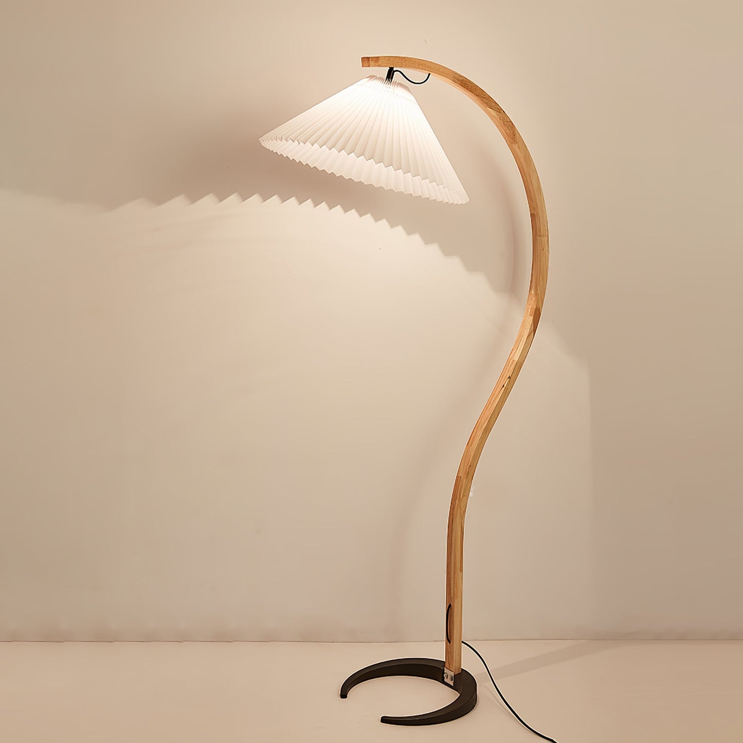 Vloerlamp Scandinavisch met Geplisseerde Kap en Boogvorm