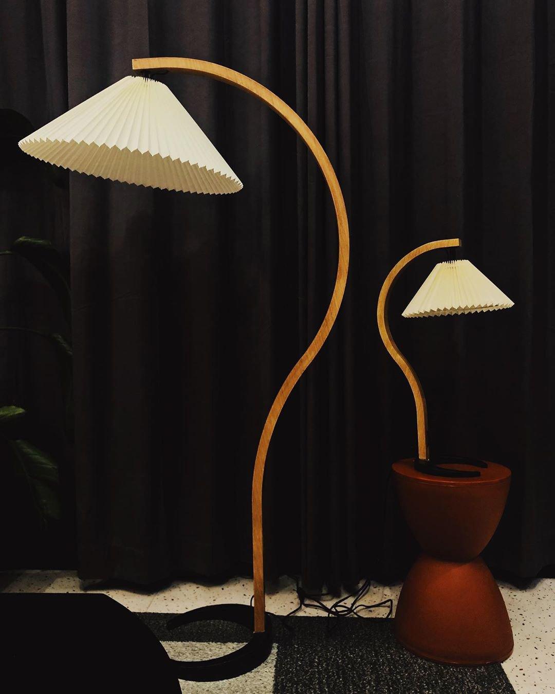 Vloerlamp Scandinavisch met Geplisseerde Kap en Boogvorm