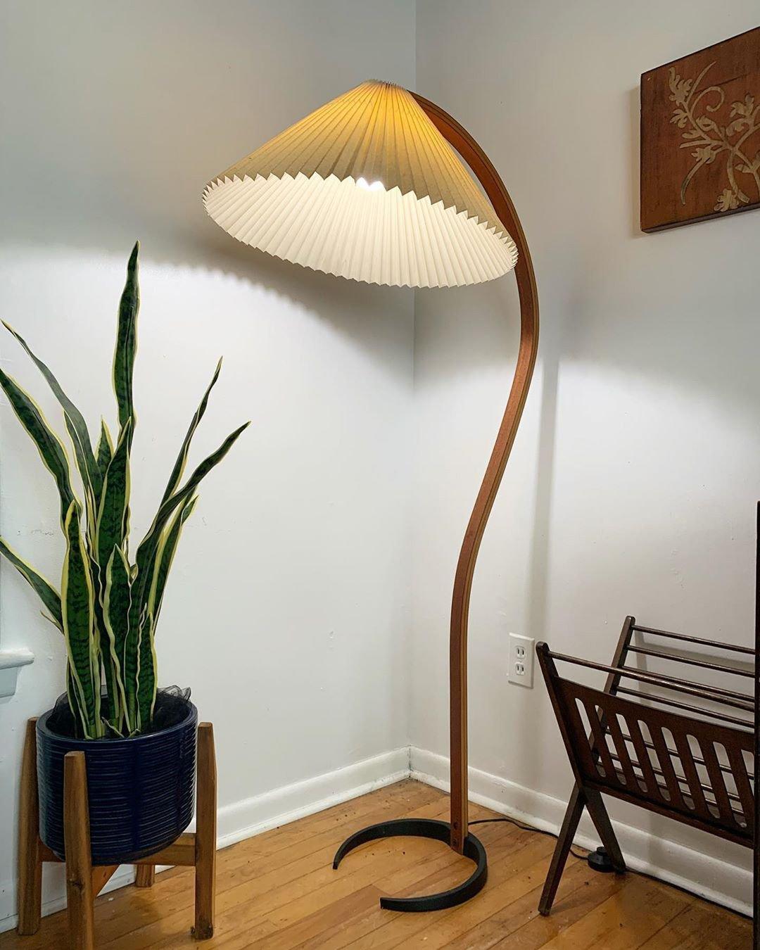 Vloerlamp Scandinavisch met Geplisseerde Kap en Boogvorm