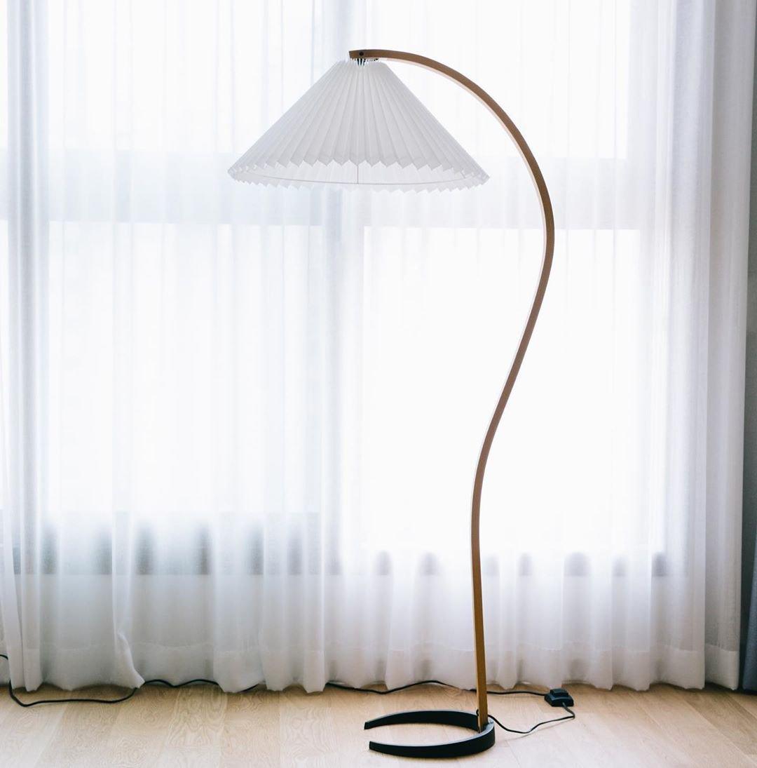 Vloerlamp Scandinavisch met Geplisseerde Kap en Boogvorm