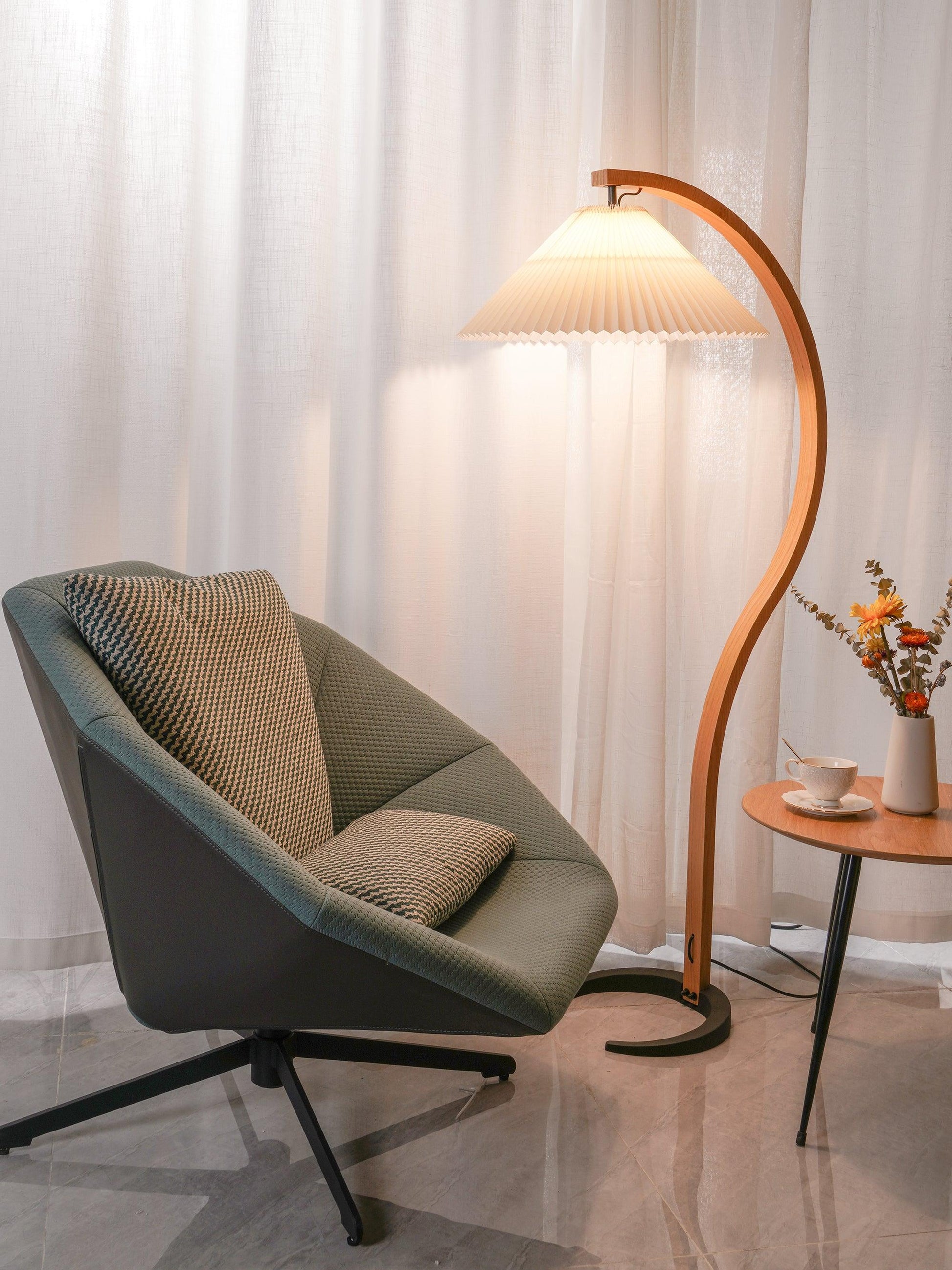 Vloerlamp Scandinavisch met Geplisseerde Kap en Boogvorm