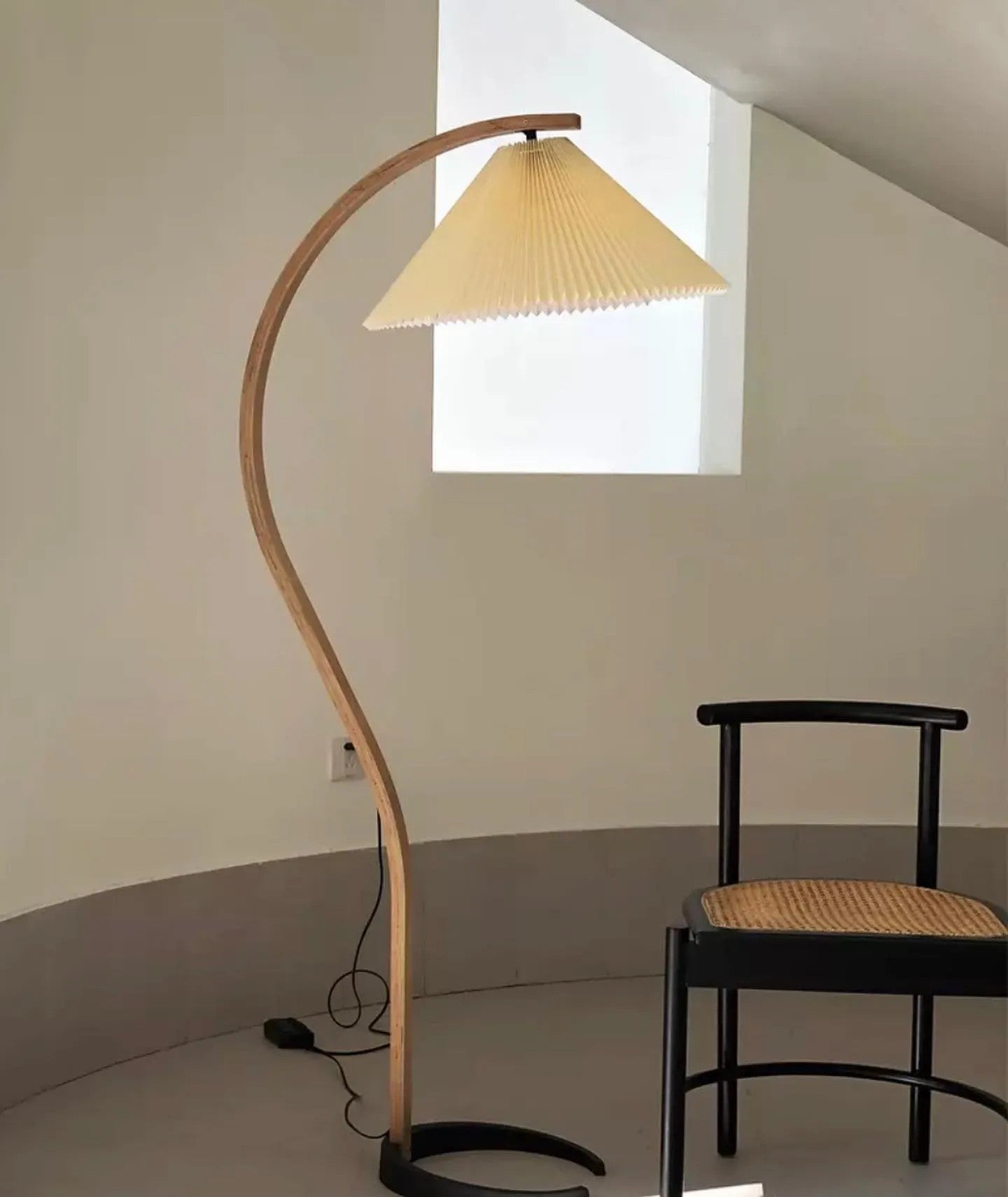 Vloerlamp Scandinavisch met Geplisseerde Kap en Boogvorm