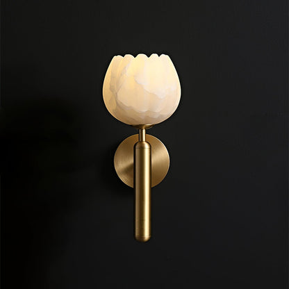 Wandlamp Art Deco met Bloemvormige Alabasten Kap en Messing Arm