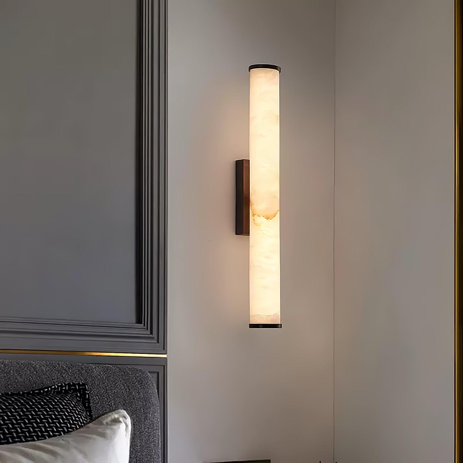 Wandlamp Art Deco met Cilindrische Alabaster Kap en Metalen Bevestiging