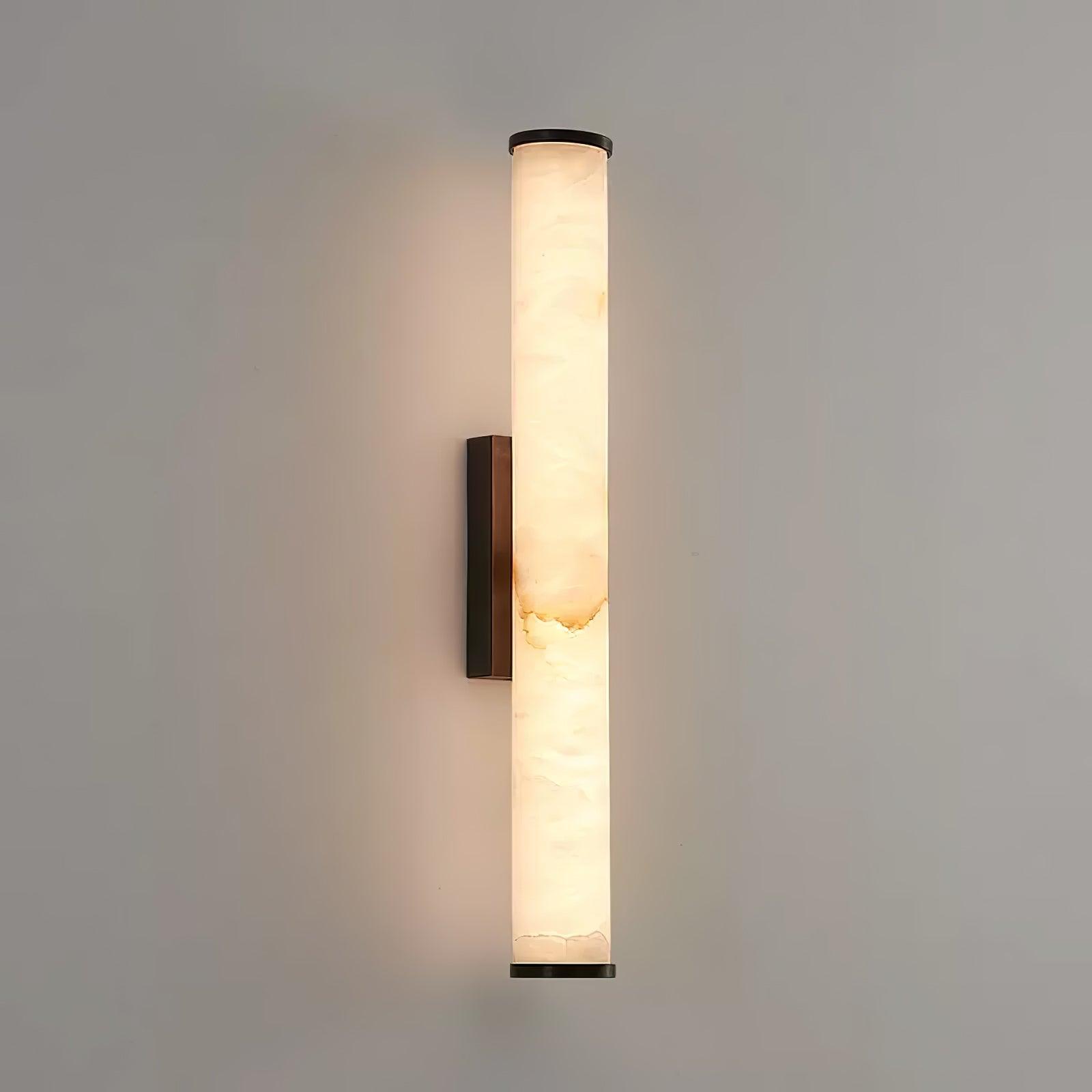 Wandlamp Art Deco met Cilindrische Alabaster Kap en Metalen Bevestiging