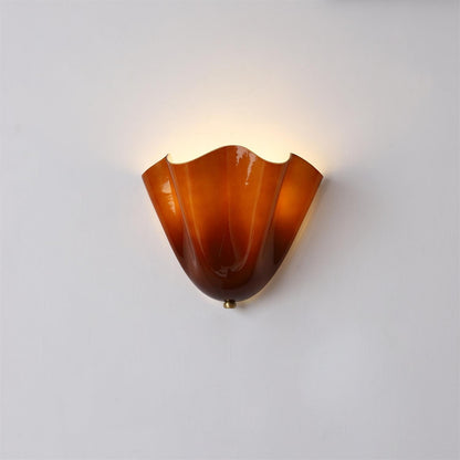 Wandlamp Art Deco met Geblazen Glas en Organische Bloemenvorm