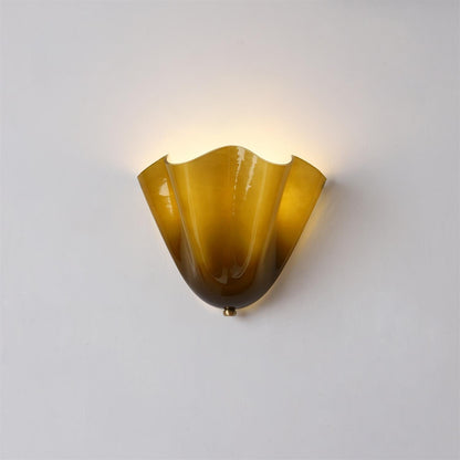Wandlamp Art Deco met Geblazen Glas en Organische Bloemenvorm