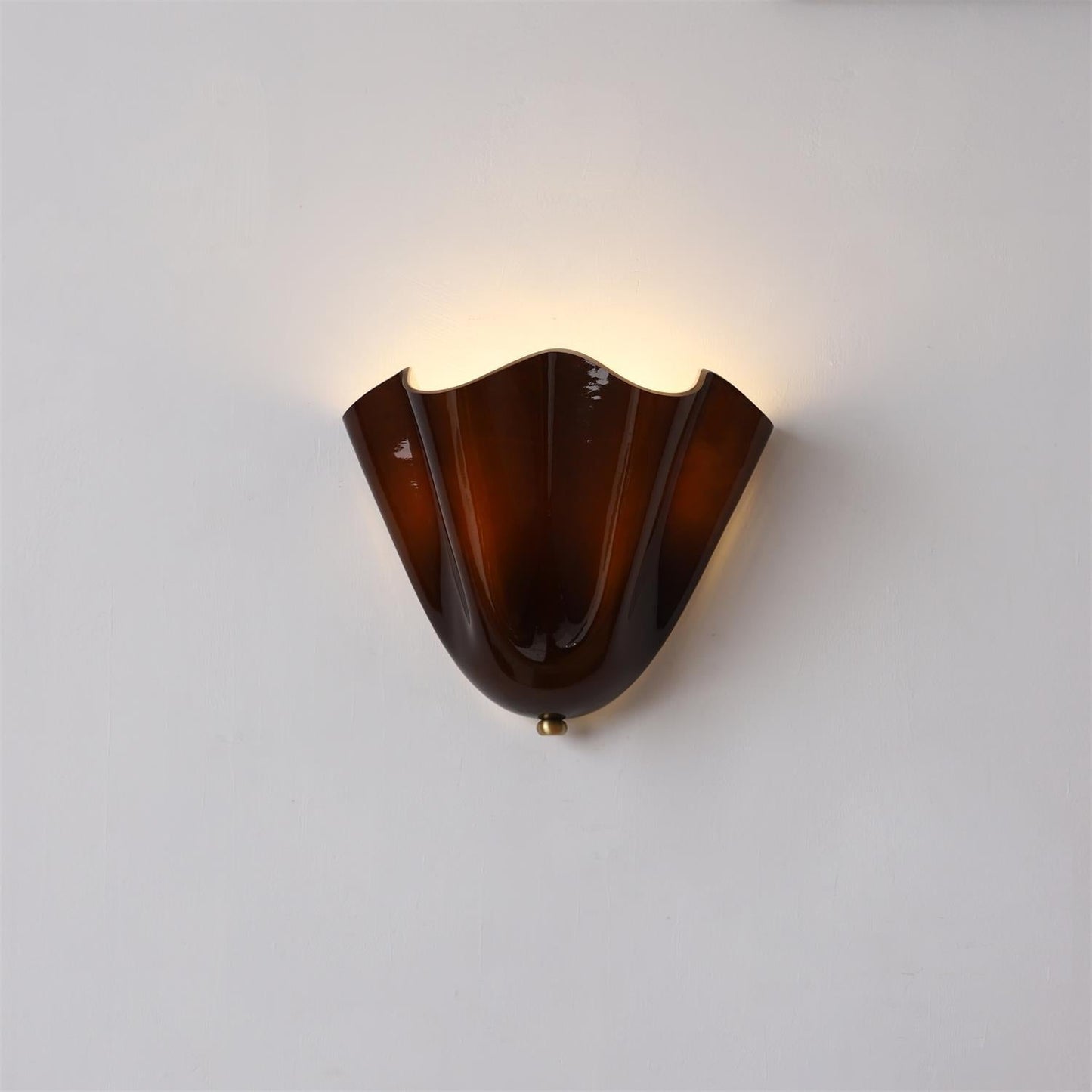 Wandlamp Art Deco met Geblazen Glas en Organische Bloemenvorm