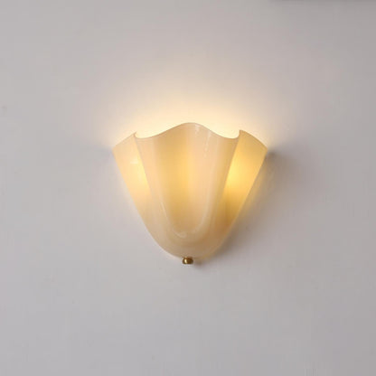 Wandlamp Art Deco met Geblazen Glas en Organische Bloemenvorm