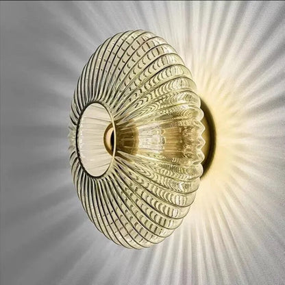 Wandlamp Art Deco met Geribbeld Glas en Stralend Lichtpatroon