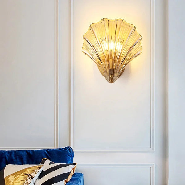 Wandlamp Art Deco met Schelp Glazen Kap en Messing Fitting