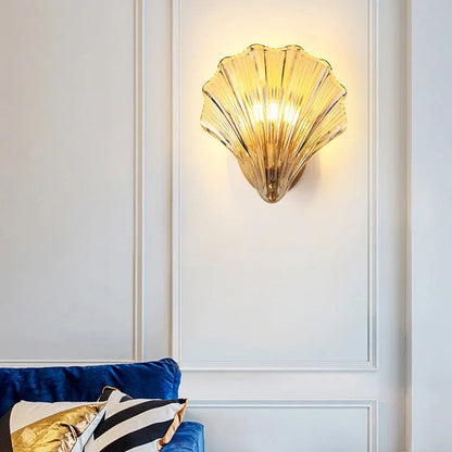 Wandlamp Art Deco met Schelp Glazen Kap en Messing Fitting