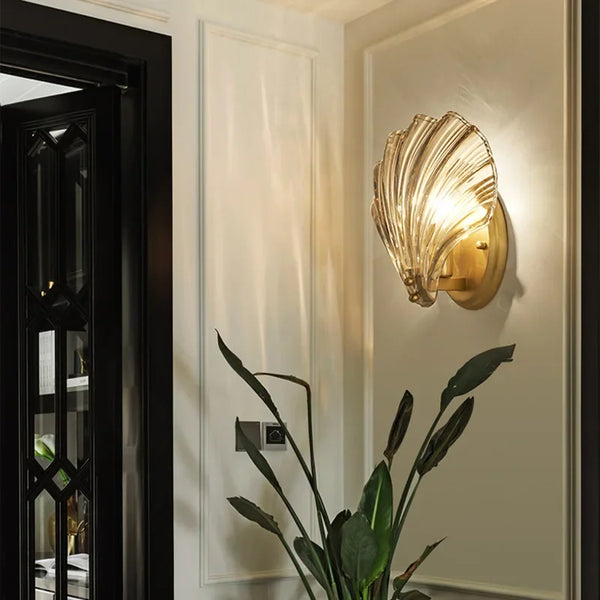 Wandlamp Art Deco met Schelp Glazen Kap en Messing Fitting