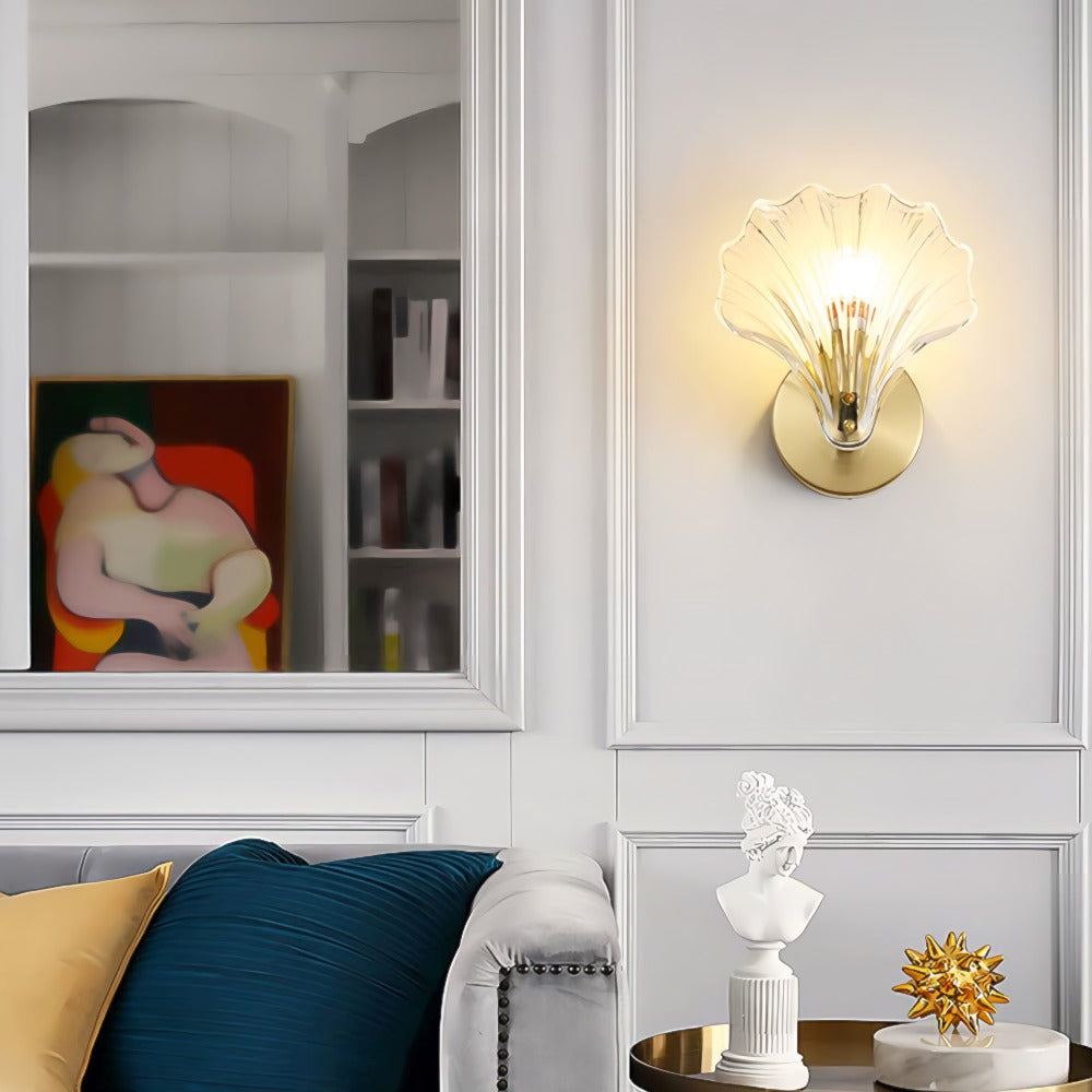 Wandlamp Art Deco met Schelp Glazen Kap en Messing Fitting