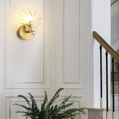 Wandlamp Art Deco met Schelp Glazen Kap en Messing Fitting