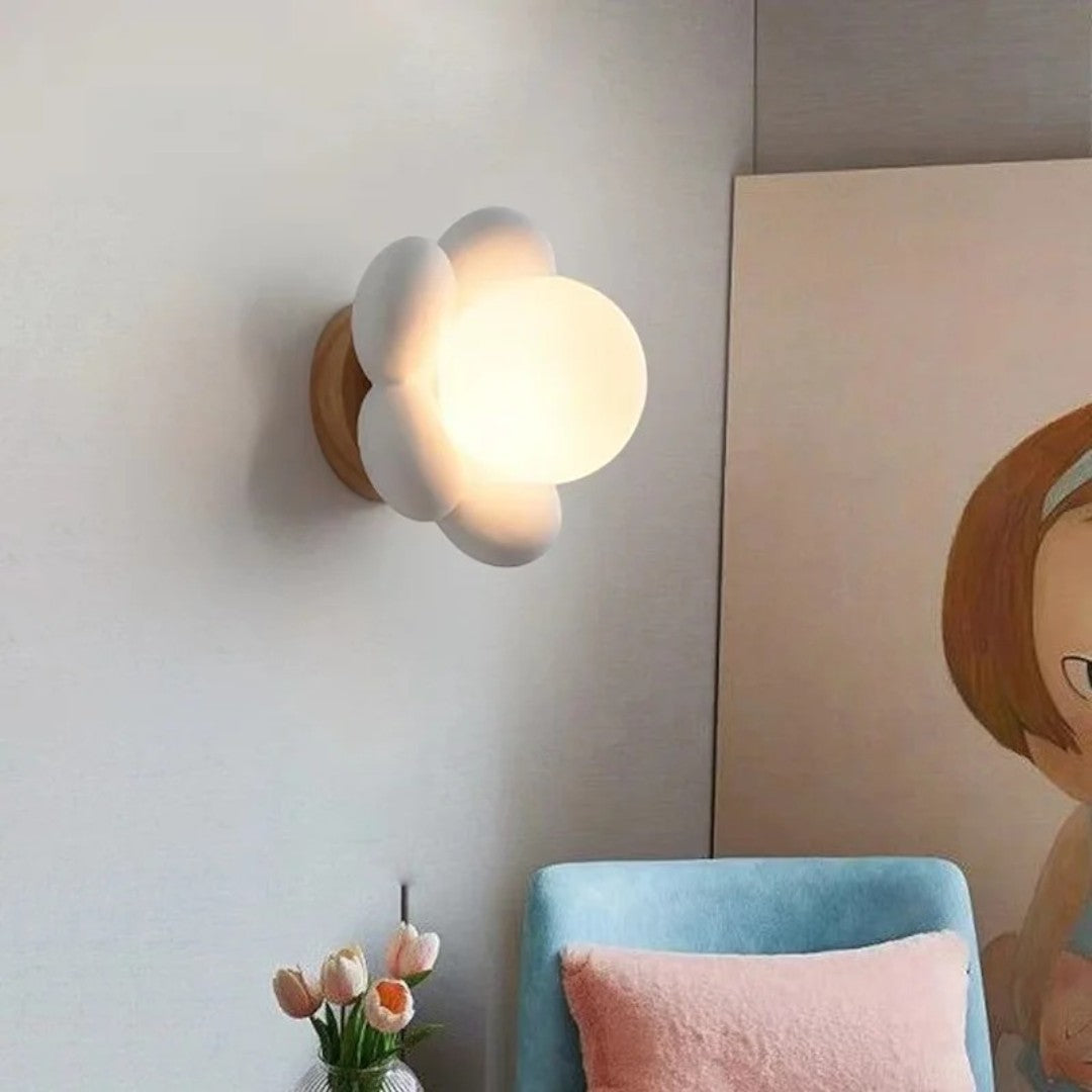 Wandlamp Bloem Kinderkamer met Glazen Bol en Houten Basis