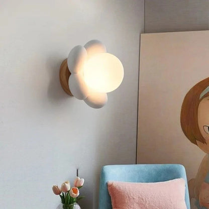 Wandlamp Bloem Kinderkamer met Glazen Bol en Houten Basis