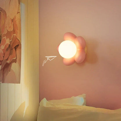 Wandlamp Bloem Kinderkamer met Glazen Bol en Houten Basis