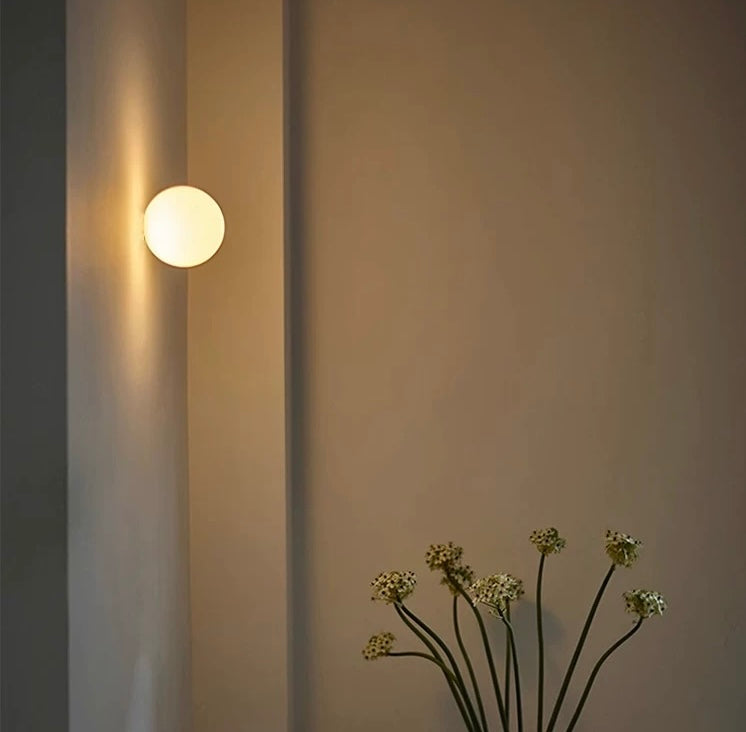 Wandlamp Bol LED met Mat Glazen Kap voor Badkamer en Gang