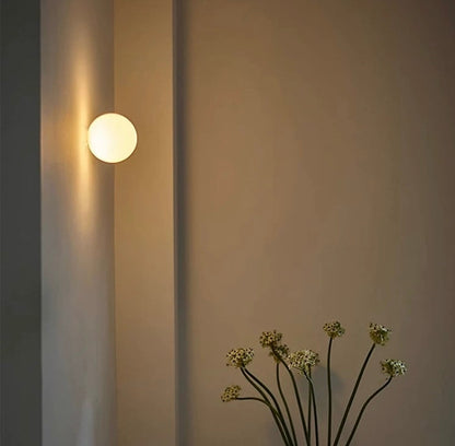 Wandlamp Bol LED met Mat Glazen Kap voor Badkamer en Gang