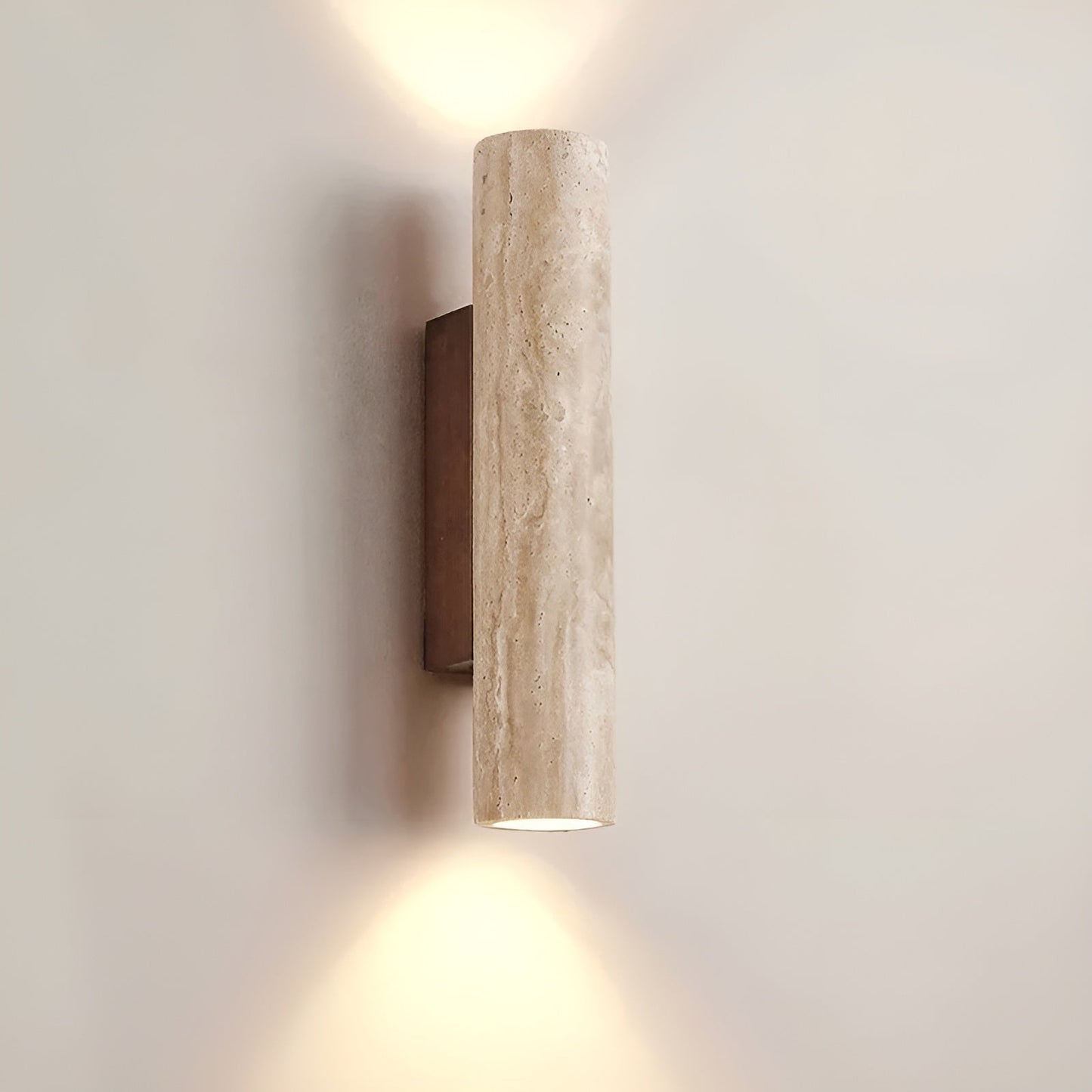 Wandlamp Minimalist met Cilindervorm en Travertine Steen voor Boven en Onder Lichteffect